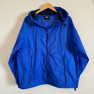 REI Jacket Mens Blue Zip Up Hooded Lightweight Rain Jacket Windbreaker Small